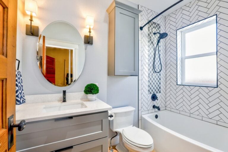 36 Must-Have Bathroom Essentials for First Apartment Success